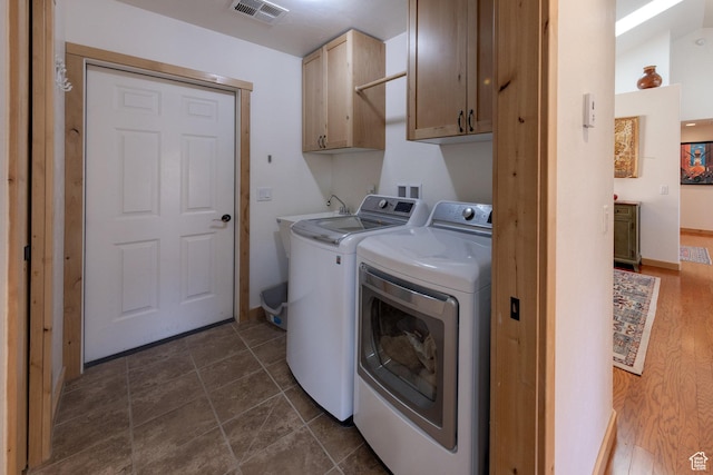 827 N Palisade Dr, Moab, UT 84532 - laundry area with washer and clothes dryer, visible vents, cabinet space, and baseboards
