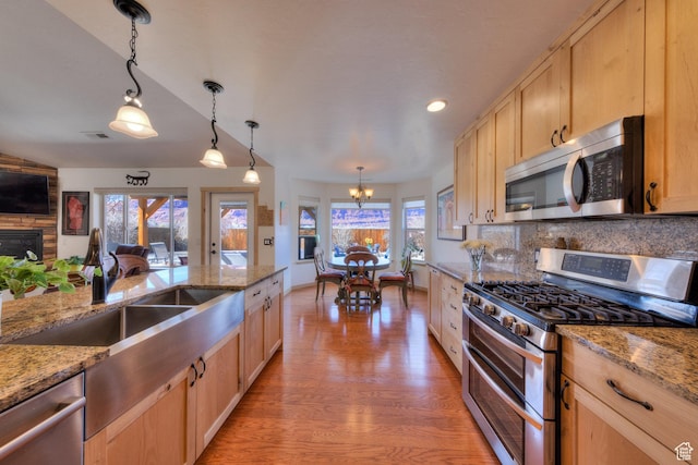 827 N Palisade Dr, Moab, UT 84532 - kitchen with a sink, light brown cabinetry, stainless steel appliances, light wood-style floors, and backsplash