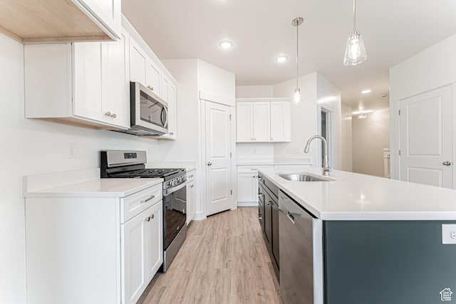 642 W 4500 S Unit 322, Mapleton, UT 84664 - kitchen with appliances with stainless steel finishes, light wood finished floors, light countertops, a center island with sink, and recessed lighting