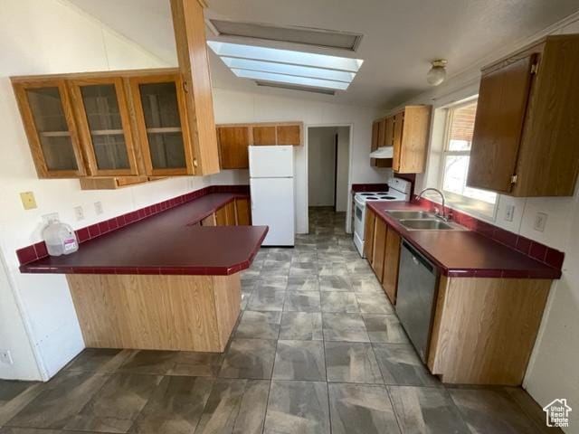 1315 N 2250 W, Roosevelt, UT 84066 - kitchen with a peninsula, a sink, lofted ceiling, glass insert cabinets, and white appliances