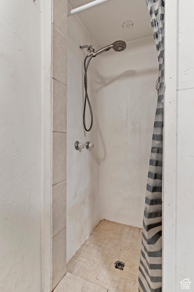 171 17th St, Ogden, UT 84404 - full bathroom with a shower with curtain