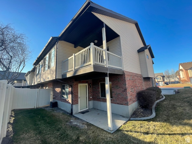 225 W Lyman Ln, Bountiful, UT 84010 - back of house featuring brick siding, a patio area, a yard, and fence