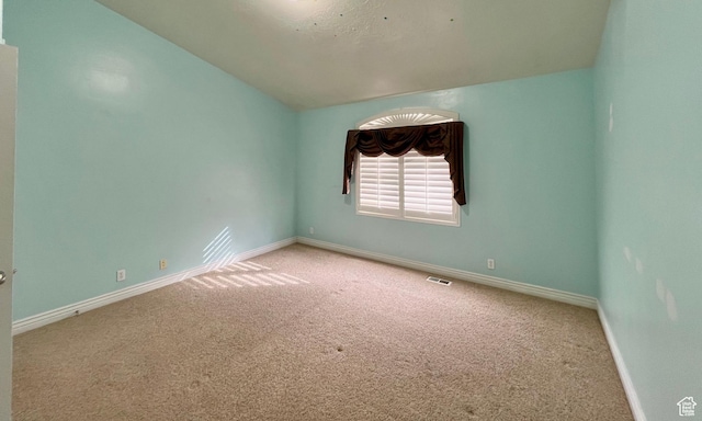 15 E 1100 S, Vernal, UT 84078 - carpeted empty room featuring visible vents, baseboards, and vaulted ceiling