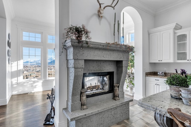 2382 S Spanish Oaks Dr, Spanish Fork, UT 84660 - interior details featuring crown molding, arched walkways, baseboards, and a multi sided fireplace