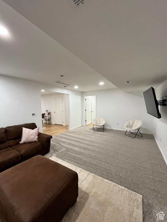 1036 S Fir St, Cedar City, UT 84720 - living room with recessed lighting, visible vents, baseboards, and carpet