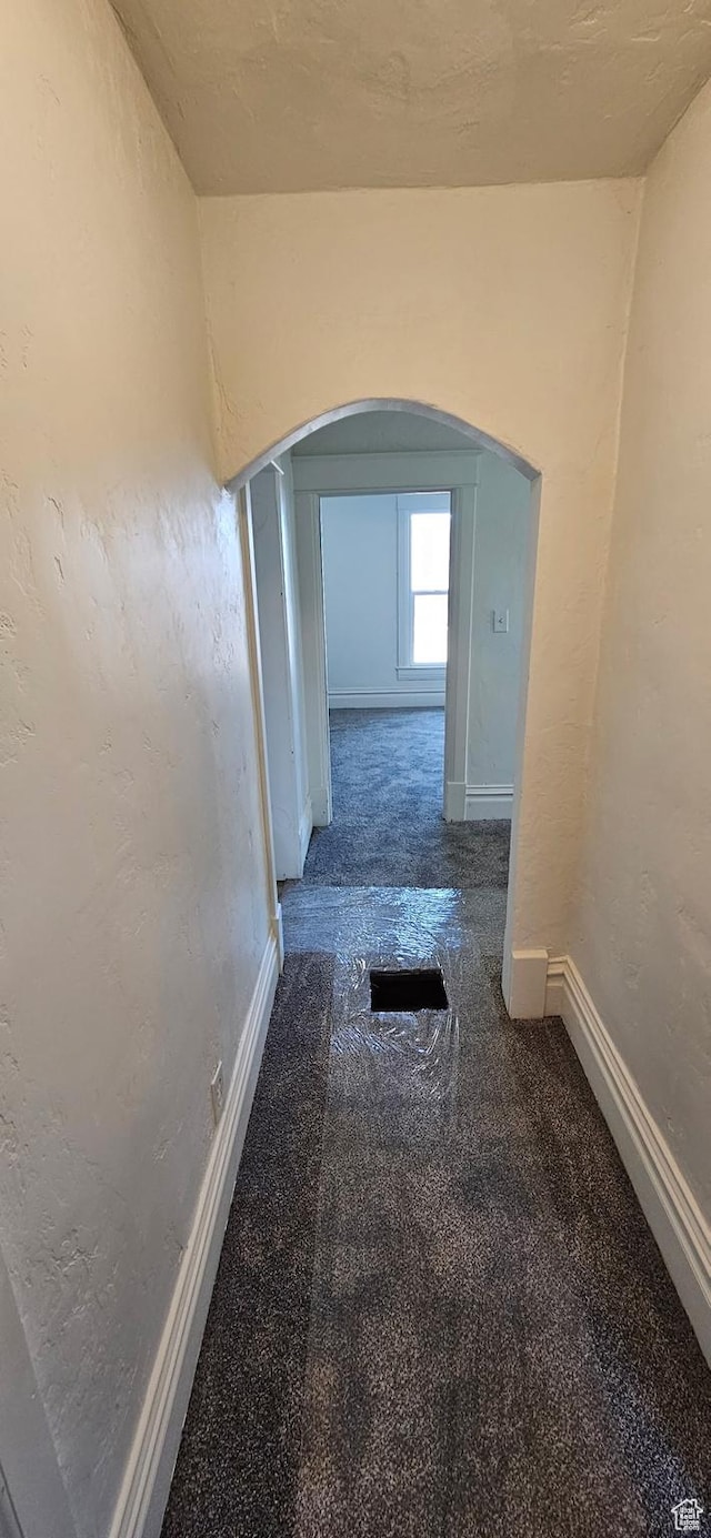 279 E 2nd St N, Downey, ID 83234 - hall with baseboards, arched walkways, and a textured wall
