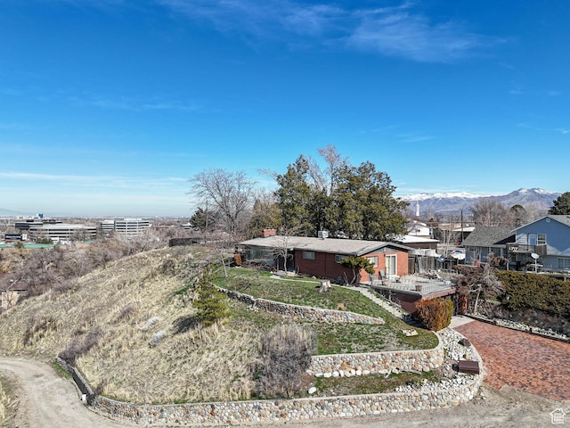 1325 E Milne Ln S, Cottonwood Heights, UT 84047 - view of front facade featuring a mountain view