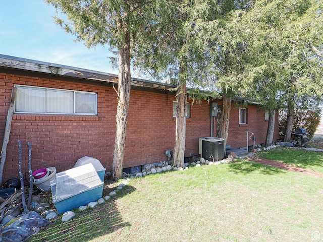 1325 E Milne Ln S, Cottonwood Heights, UT 84047 - view of side of property featuring central AC unit, brick siding, and a lawn