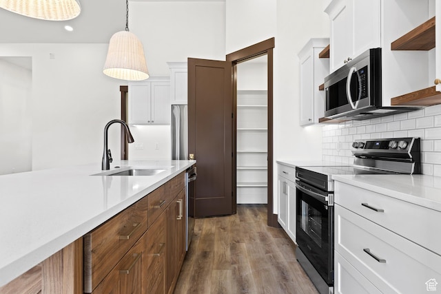 810 E 150 S, Enterprise, UT 84725 - kitchen featuring stainless steel appliances, open shelves, a sink, light countertops, and backsplash