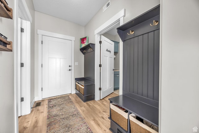 203 E Deer Run Loop Unit 40, Elk Ridge, UT 84651 - mudroom with light wood-style flooring