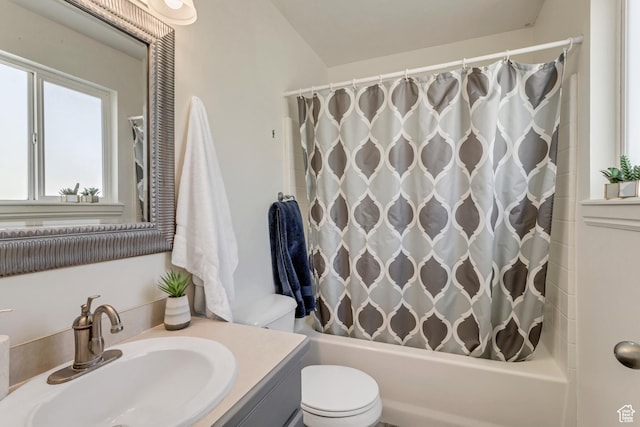 bathroom with shower / tub combo with curtain, vanity, and toilet