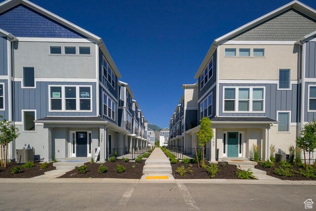 view of street featuring a residential view