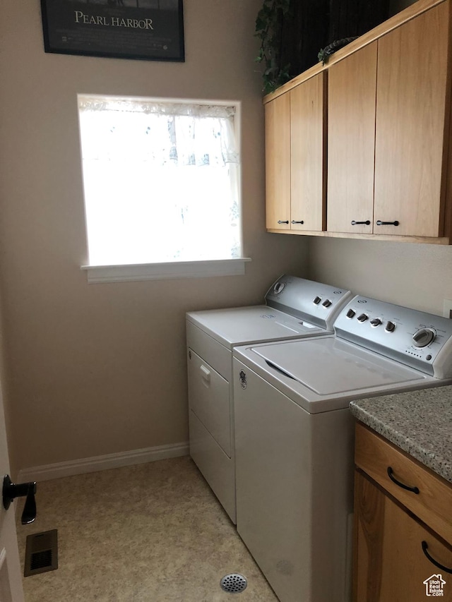 4710 Luna Cir, Moab, UT 84532 - clothes washing area featuring washing machine and dryer, cabinet space, baseboards, and visible vents