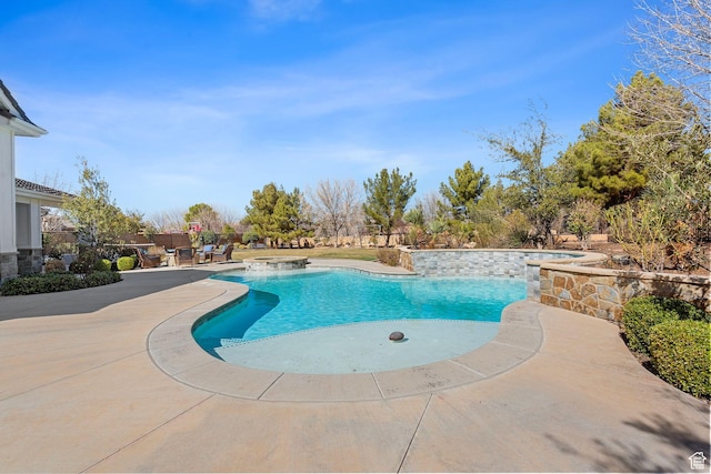 2917 S Old Farm Rd, Washington, UT 84780 - view of pool featuring a patio area and a pool with connected hot tub