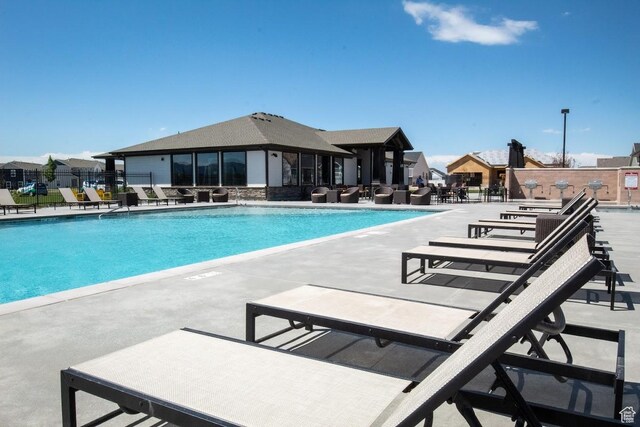 1474 E 480 S, Hyrum, UT 84319 - community pool featuring a patio area and fence