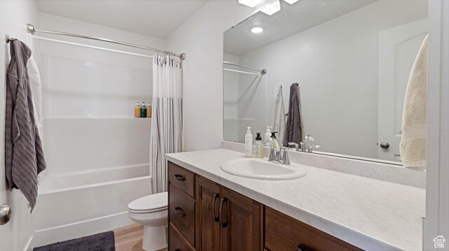 1474 E 480 S, Hyrum, UT 84319 - full bath with shower / bath combination with curtain, toilet, vanity, and wood finished floors