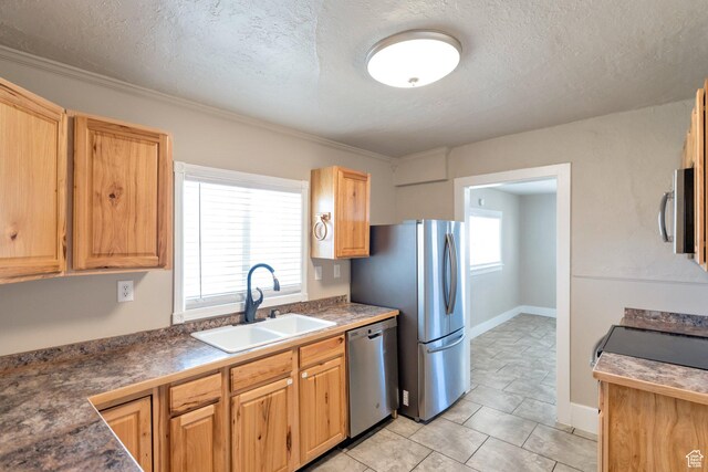 252 E 31st S, Ogden, UT 84401 - kitchen with a sink, dark countertops, a textured ceiling, stainless steel appliances, and baseboards