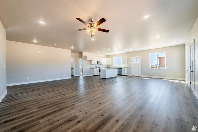 4377 E Colt Cir, Kanab, UT 84741 - unfurnished living room with recessed lighting, baseboards, dark wood-style flooring, and ceiling fan