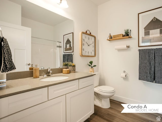 13687 S Hanley Ln Unit Dd301, Riverton, UT 84096 - bathroom with toilet, wood finished floors, a shower with shower curtain, baseboards, and vanity
