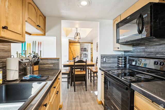 7035 N 2200 W Unit 3O, Park City, UT 84098 - kitchen with light wood-style floors, decorative backsplash, dark countertops, and black appliances