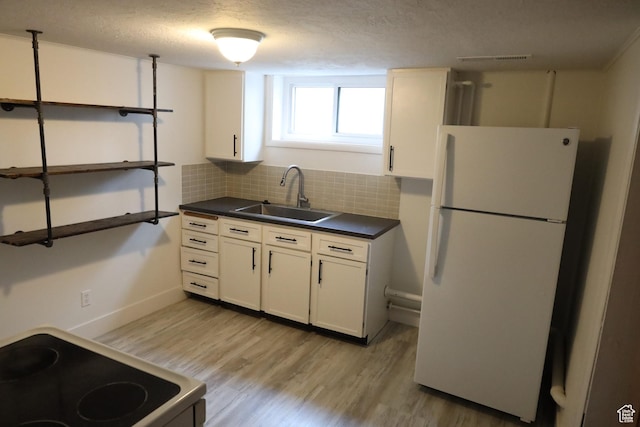 33 W 400 N, Orem, UT 84057 - kitchen with white appliances, light wood-style flooring, a sink, dark countertops, and backsplash
