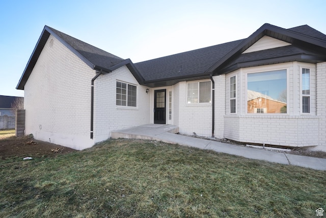 865 W 1800 N, Mapleton, UT 84664 - ranch-style home featuring brick siding, a shingled roof, and a front lawn