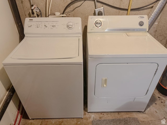 1993 W 4200 S, Roy, UT 84067 - clothes washing area featuring independent washer and dryer and laundry area