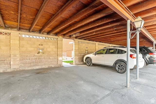 garage featuring concrete block wall