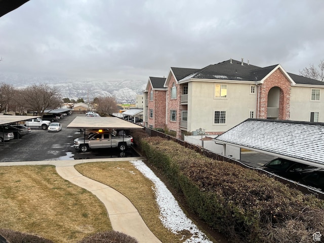 view of home's community with a mountain view and a yard