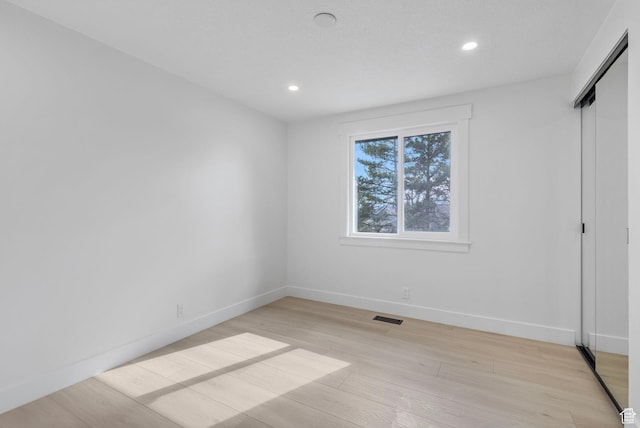 2605 E Portsmouth Ave S, Cottonwood Heights, UT 84121 - unfurnished bedroom with visible vents, baseboards, light wood finished floors, recessed lighting, and a closet
