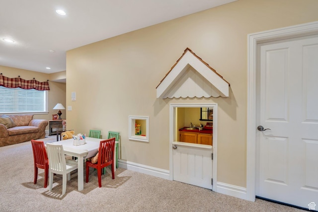 carpeted dining room with recessed lighting and baseboards