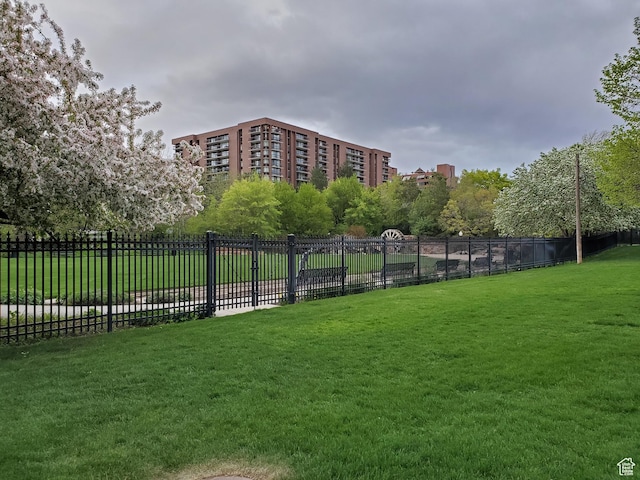 123 E 2nd Ave N Unit T-9, Salt Lake City, UT 84103 - view of yard with fence