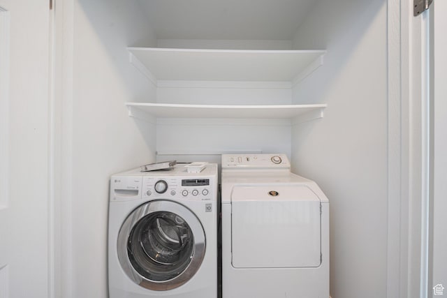 123 E 2nd Ave N Unit T-9, Salt Lake City, UT 84103 - laundry area with washing machine and dryer and laundry area