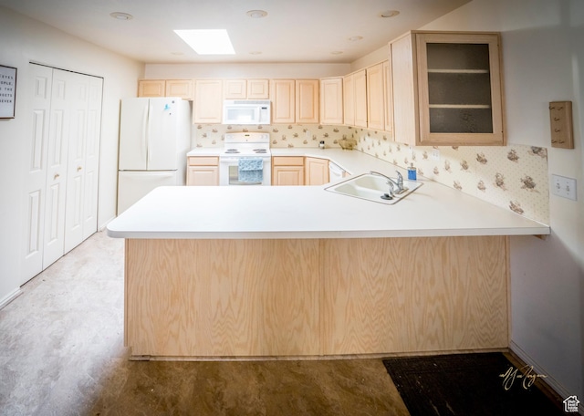 880 E 5700 S, South Ogden, UT 84405 - kitchen featuring white appliances, a peninsula, light brown cabinetry, a sink, and backsplash