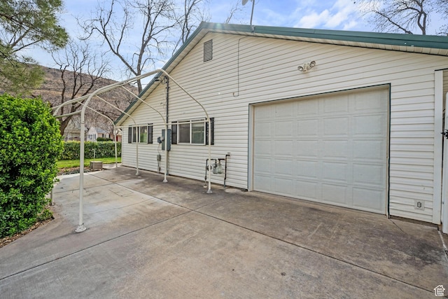 191 N Ash Creek Dr, Toquerville, UT 84774 - garage featuring concrete driveway