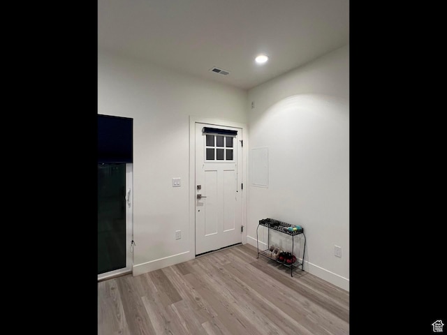 3578 S 805 E Unit 237, Millcreek, UT 84106 - entrance foyer featuring light wood-style floors, baseboards, visible vents, and recessed lighting
