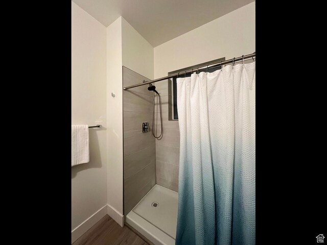3578 S 805 E Unit 237, Millcreek, UT 84106 - full bathroom with a tile shower, wood finished floors, and baseboards