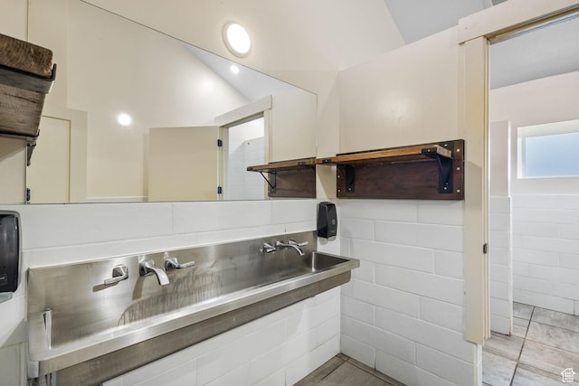 6948 W Dusty Rose Cir, Herriman, UT 84065 - bathroom featuring lofted ceiling, recessed lighting, and tile walls