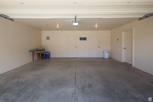 3686 S Spanish Valley Dr Unit U-3, Moab, UT 84532 - garage featuring a garage door opener