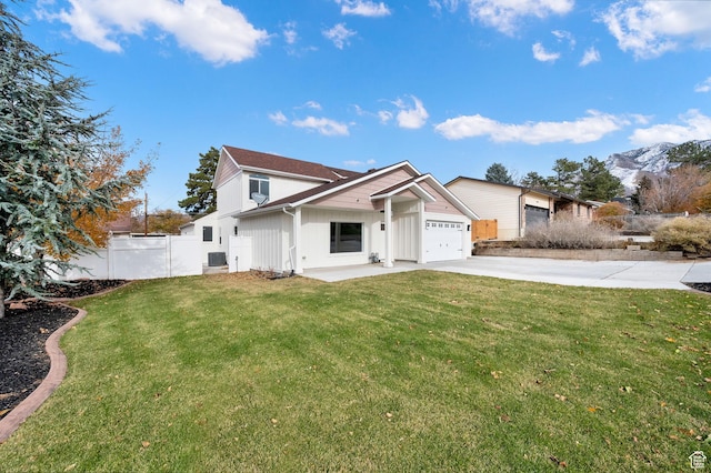 2745 E 3100 S, Millcreek, UT 84109 - view of front facade featuring a front yard, fence, a garage, and driveway
