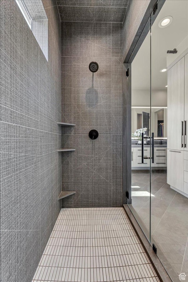 11503 N Soaring Hawk Ln, Hideout, UT 84036 - bathroom featuring a tile shower and tile patterned flooring