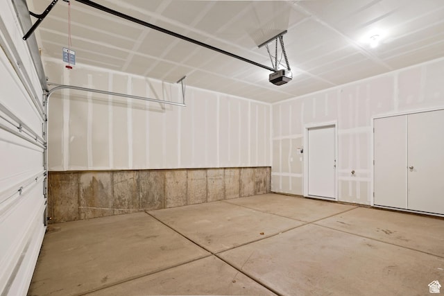 67 E Hamblin Ln, Clearfield, UT 84015 - garage with a garage door opener