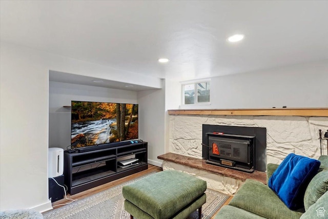 living room with recessed lighting, baseboards, and wood finished floors