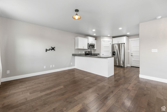 1848 E American Way Unit 2, Eagle Mountain, UT 84005 - kitchen featuring stainless steel appliances, a peninsula, baseboards, dark wood finished floors, and recessed lighting