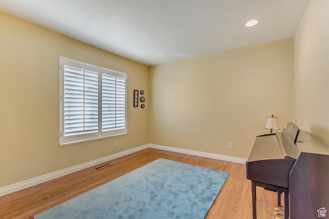 92 W Centerville Commons Way, Centerville, UT 84014 - living area featuring visible vents, recessed lighting, baseboards, and wood finished floors