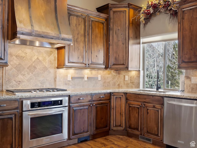 946 S Meadow Lark Ln E, Huntsville, UT 84317 - kitchen with tasteful backsplash, stainless steel appliances, under cabinet range hood, a sink, and visible vents