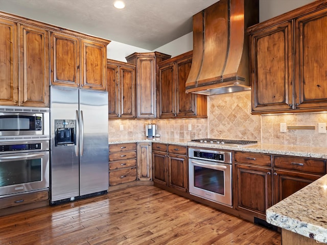 946 S Meadow Lark Ln E, Huntsville, UT 84317 - kitchen with decorative backsplash, stainless steel appliances, and custom range hood