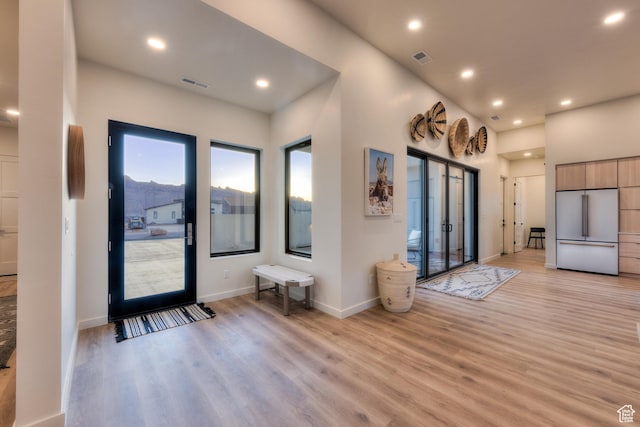 entryway featuring light wood finished floors, visible vents, recessed lighting, and baseboards