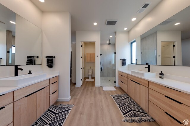 full bath featuring a sink, visible vents, and a stall shower