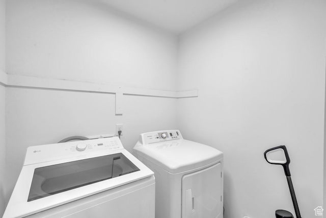 3231 S 300 W, Washington, UT 84780 - laundry room with laundry area and separate washer and dryer